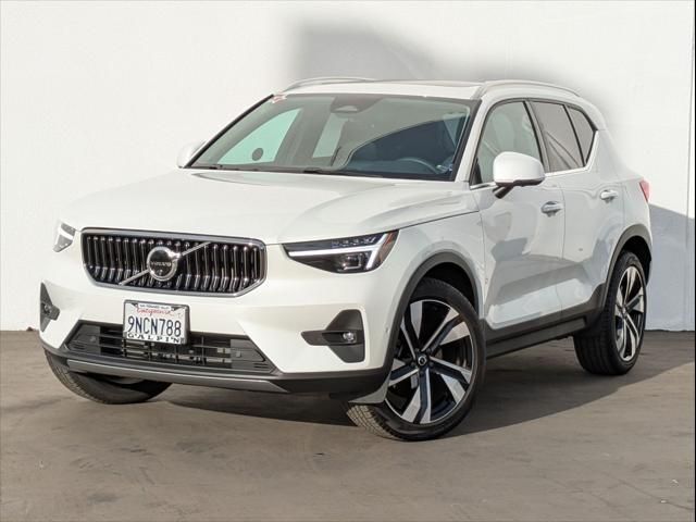 2024 Volvo XC40 Plus Bright Theme