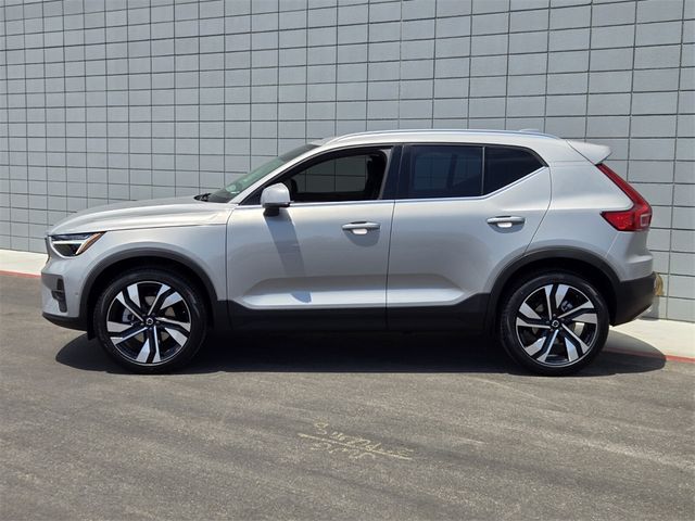 2024 Volvo XC40 Plus Bright Theme