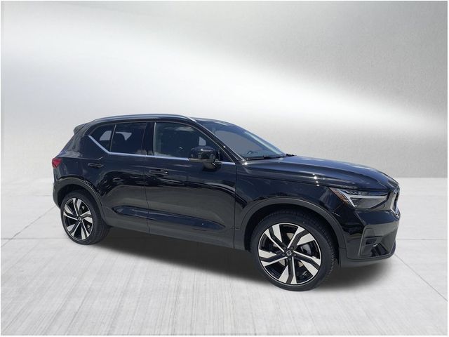 2024 Volvo XC40 Plus Bright Theme