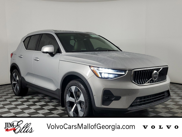 2024 Volvo XC40 Plus Bright Theme