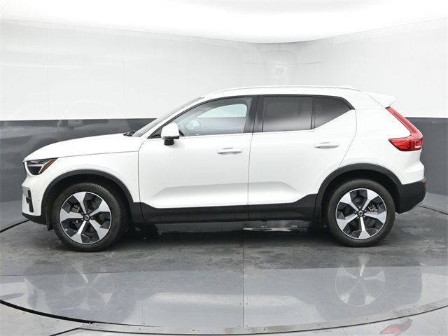 2024 Volvo XC40 Plus Bright Theme
