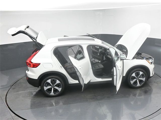 2024 Volvo XC40 Plus Bright Theme