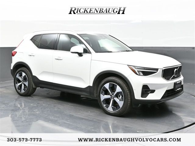 2024 Volvo XC40 Plus Bright Theme