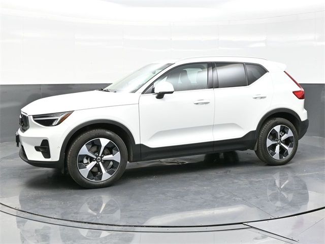 2024 Volvo XC40 Plus Bright Theme