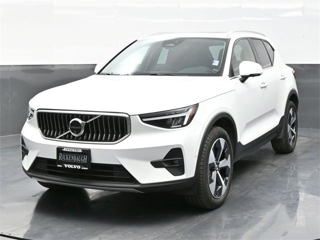 2024 Volvo XC40 Plus Bright Theme