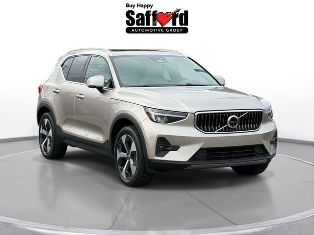 2024 Volvo XC40 Plus Bright Theme