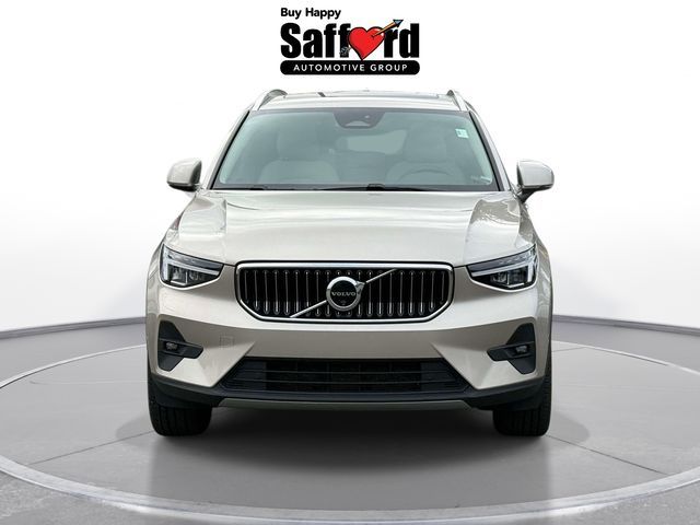 2024 Volvo XC40 Plus Bright Theme