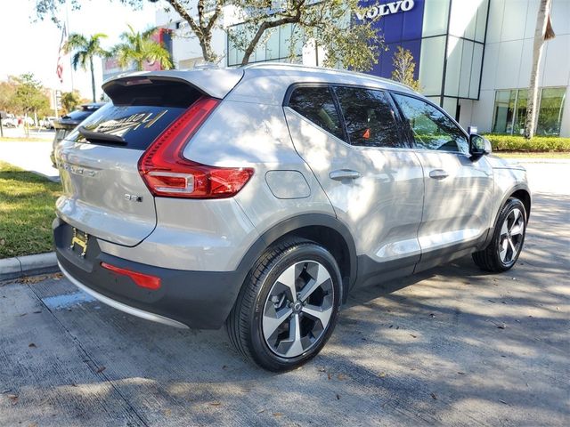 2024 Volvo XC40 Plus Bright Theme