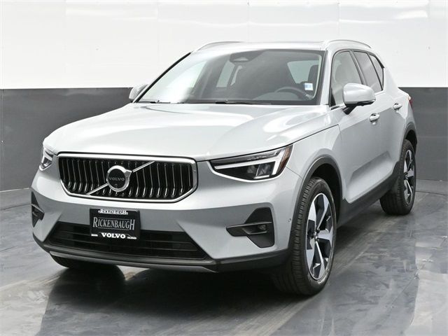 2024 Volvo XC40 Plus Bright Theme