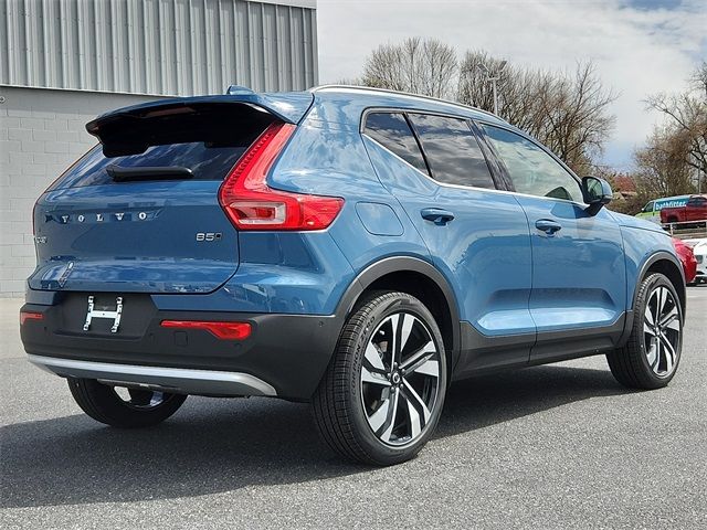 2024 Volvo XC40 Plus Bright Theme