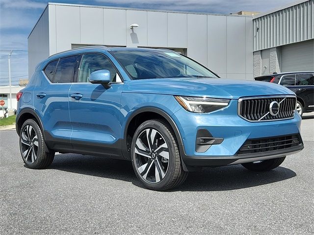 2024 Volvo XC40 Plus Bright Theme