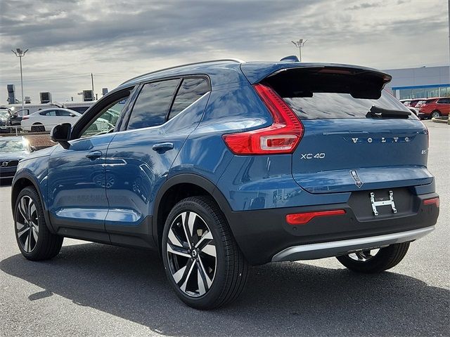 2024 Volvo XC40 Plus Bright Theme