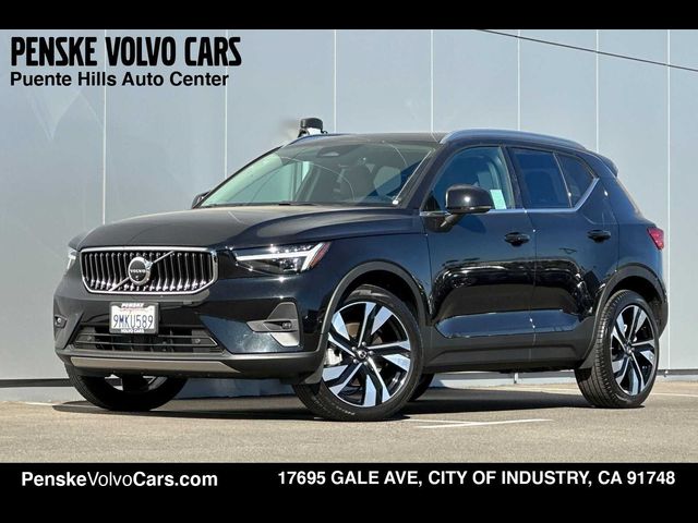 2024 Volvo XC40 Plus Bright Theme