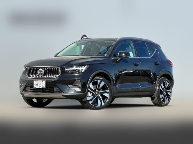 2024 Volvo XC40 Plus Bright Theme