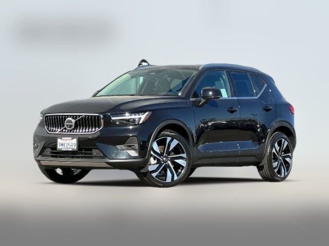 2024 Volvo XC40 Plus Bright Theme