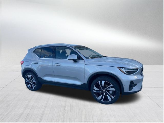 2024 Volvo XC40 Plus Bright Theme