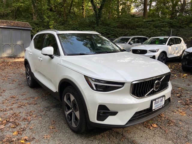 2024 Volvo XC40 Plus Bright Theme