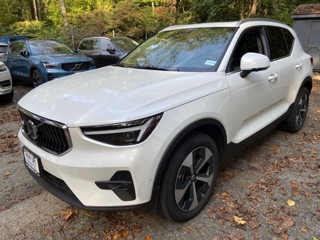 2024 Volvo XC40 Plus Bright Theme