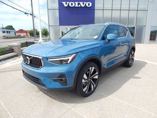 2024 Volvo XC40 Plus Bright Theme