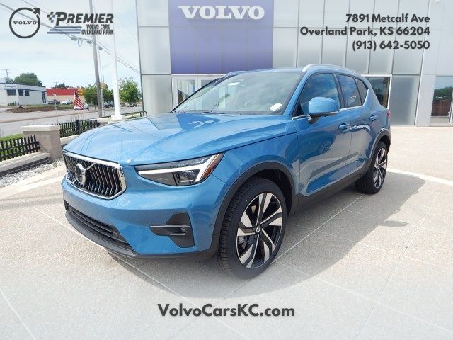 2024 Volvo XC40 Plus Bright Theme