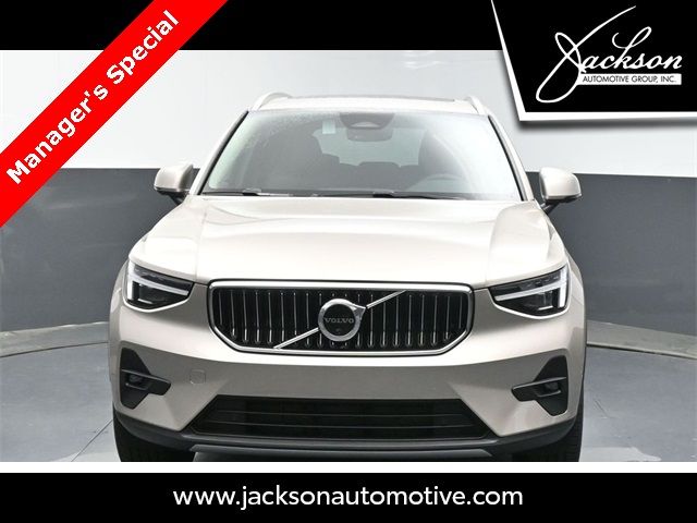 2024 Volvo XC40 Plus Bright Theme