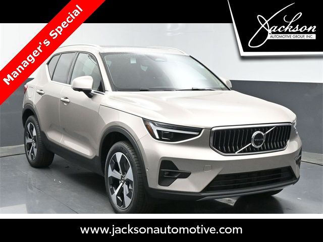 2024 Volvo XC40 Plus Bright Theme