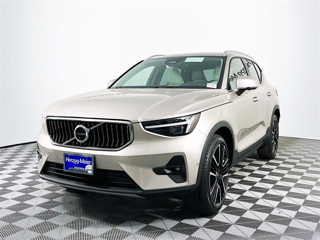 2024 Volvo XC40 Plus Bright Theme