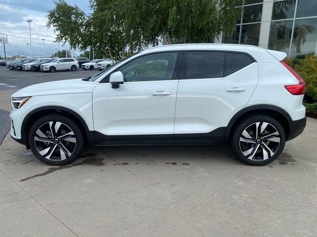 2024 Volvo XC40 Plus Bright Theme