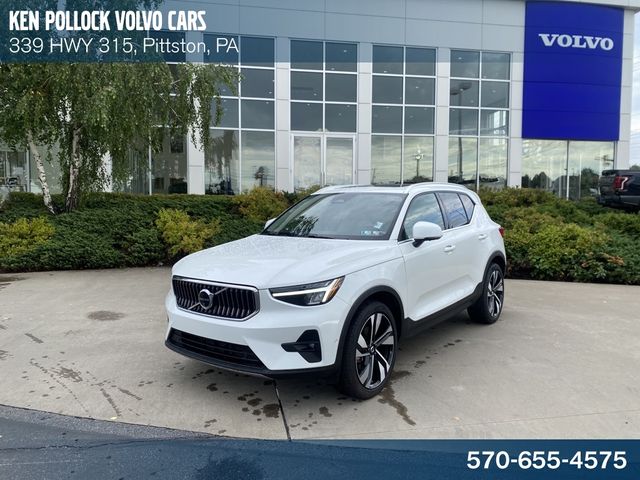 2024 Volvo XC40 Plus Bright Theme