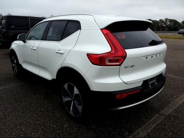 2024 Volvo XC40 Plus Bright Theme