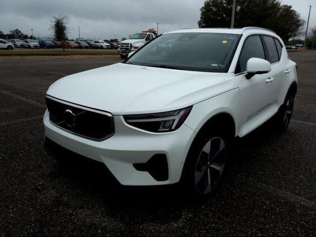 2024 Volvo XC40 Plus Bright Theme