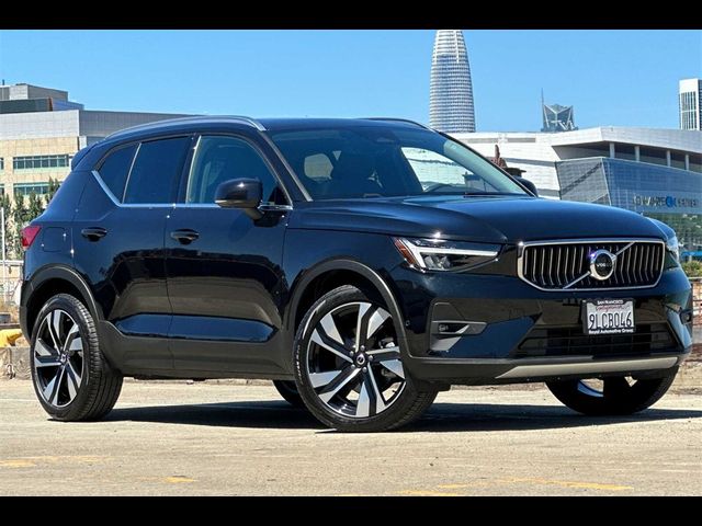 2024 Volvo XC40 Plus Bright Theme