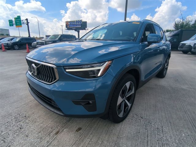 2024 Volvo XC40 Plus Bright Theme