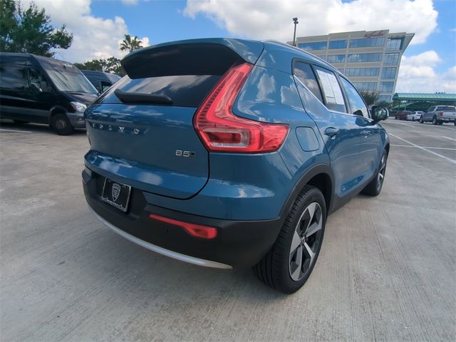 2024 Volvo XC40 Plus Bright Theme