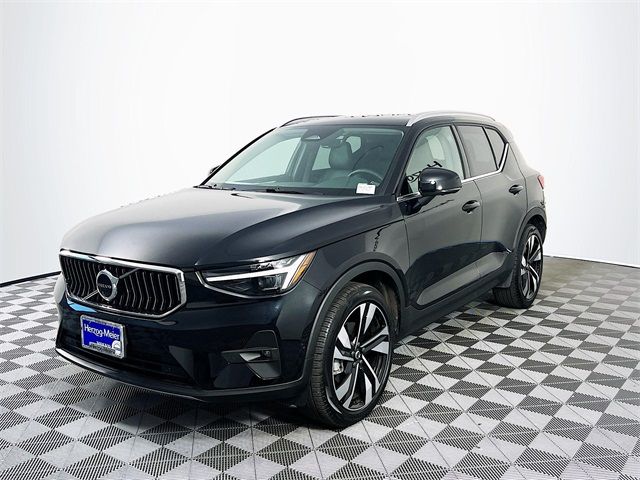 2024 Volvo XC40 Plus Bright Theme