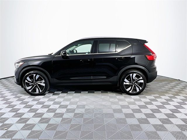 2024 Volvo XC40 Plus Bright Theme