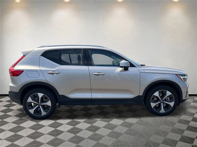 2024 Volvo XC40 Plus Bright Theme