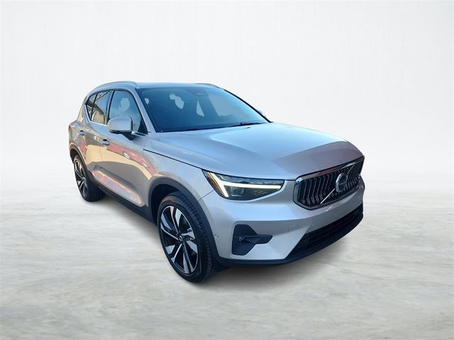 2024 Volvo XC40 Plus Bright Theme