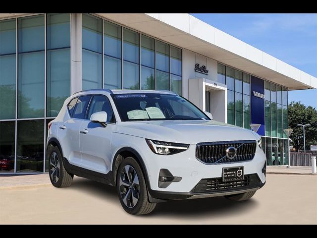 2024 Volvo XC40 Plus Bright Theme