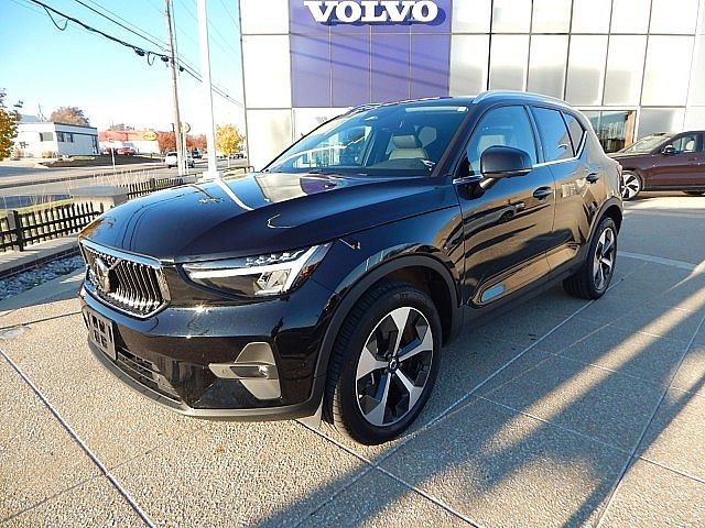 2024 Volvo XC40 Plus Bright Theme