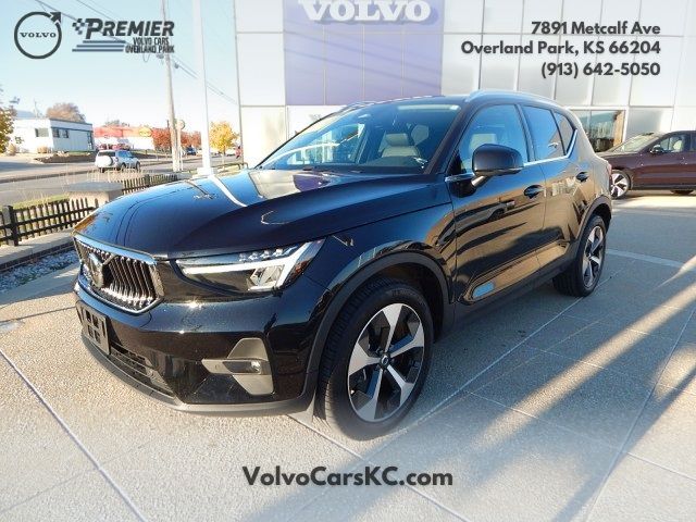 2024 Volvo XC40 Plus Bright Theme