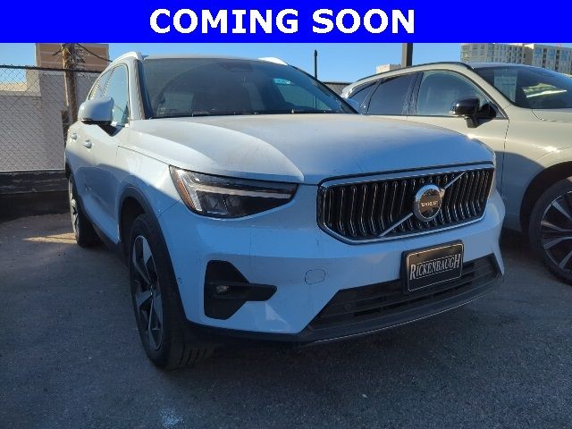 2024 Volvo XC40 Plus Bright Theme