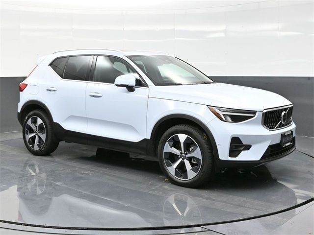 2024 Volvo XC40 Plus Bright Theme