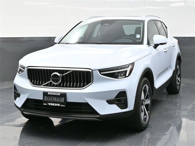 2024 Volvo XC40 Plus Bright Theme