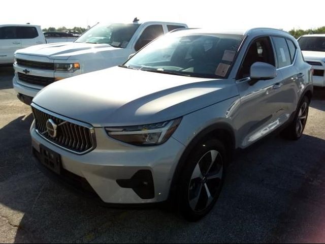 2024 Volvo XC40 Plus Bright Theme