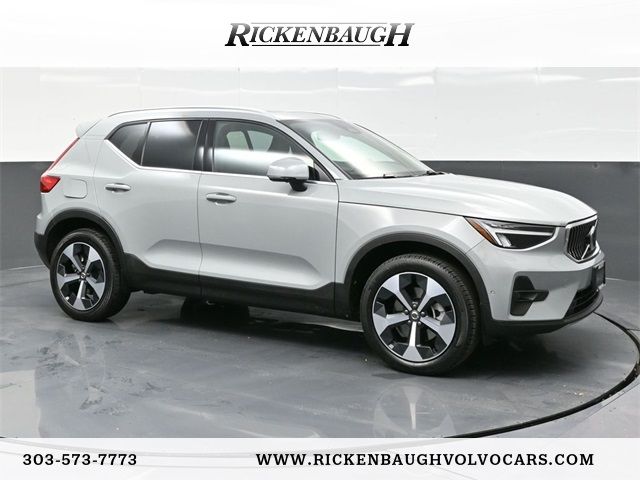 2024 Volvo XC40 Plus Bright Theme