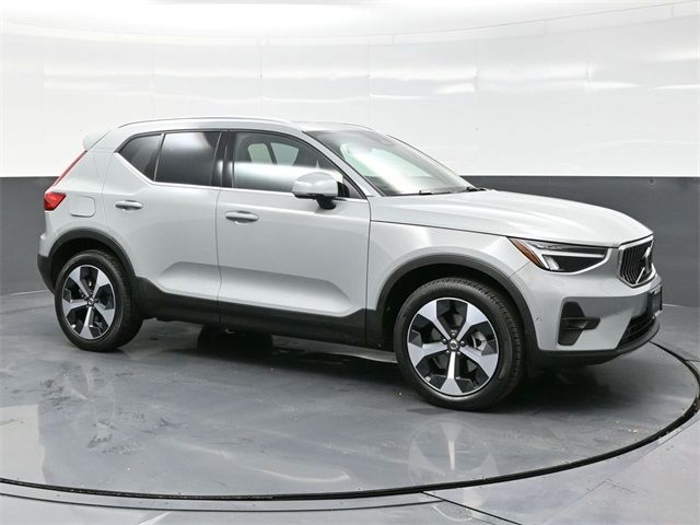 2024 Volvo XC40 Plus Bright Theme