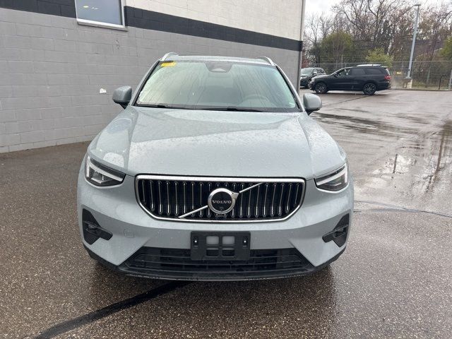 2024 Volvo XC40 Plus Bright Theme