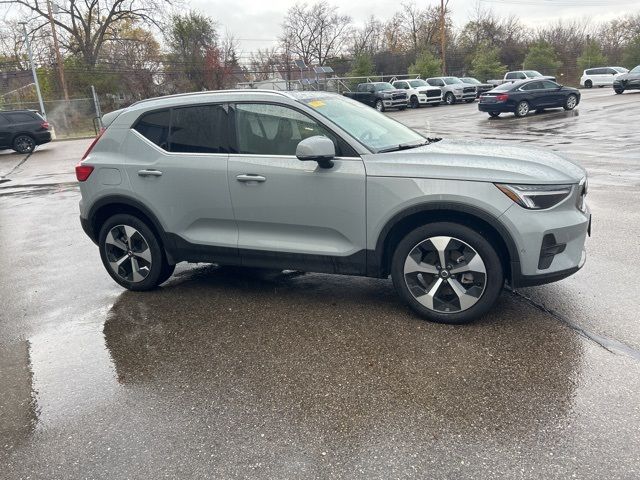 2024 Volvo XC40 Plus Bright Theme