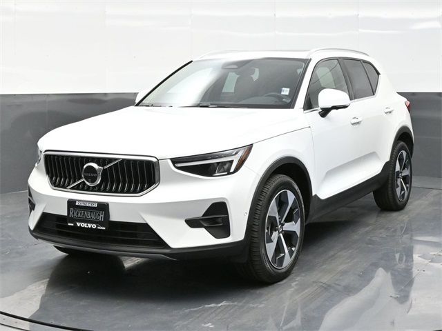 2024 Volvo XC40 Plus Bright Theme